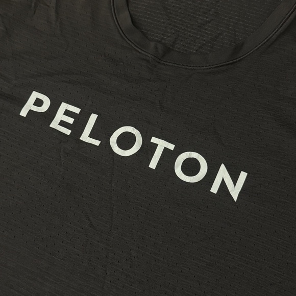 Lululemon Peloton Reboot Metal Vent Tech Breathe Tee – Size Medium - Picture 3 of 6